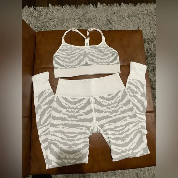 Bombshell Tiger Set - Picture 3 of 5